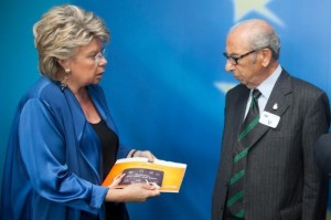 Viviane Reding presenting Harry Shindler with the Commission's 2013 Citizenship Report